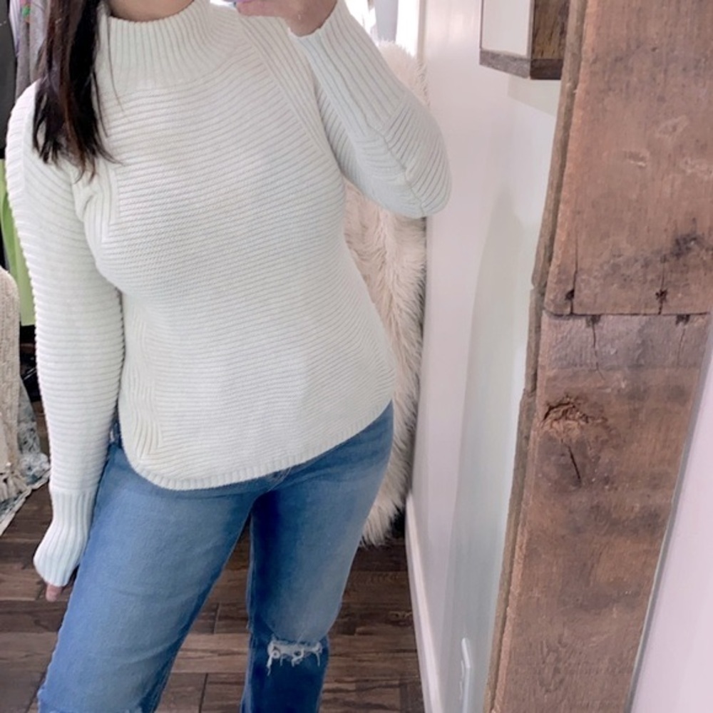 Akini knit sweater size medium